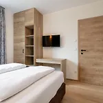 Apart33 2-1 Apartment *